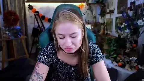 Leila online show from November 2025 08:38:02 PM