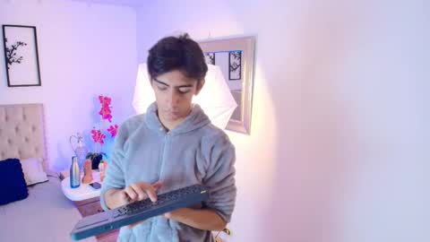 Snapshot of uyukie chatting on October 2025 12:02:01 PM UYUKIE online show from October 2025 12:02:01 PM