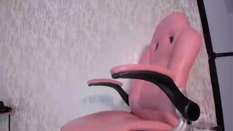 Snapshot of v_suckscock chatting on September 2025 01:55:01 PM online show from September 2025 01:55:01 PM