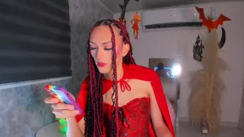 Snapshot of v_suckscock chatting on October 2025 03:46:02 PM online show from October 2025 03:46:02 PM