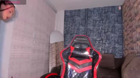 Snapshot of v_suckscock chatting on November 2025 01:10:01 PM online show from November 2025 01:10:01 PM