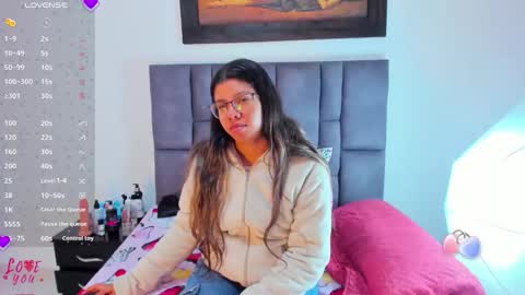 Vahiolet smith online show from March 2026 04:18:01 AM