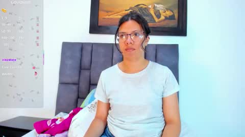 Snapshot of vahiolet_smith chatting on June 2026 03:24:02 AM Vahiolet smith online show from June 2026 03:24:02 AM