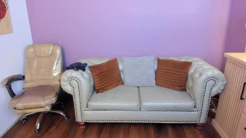 Vaiolet Harris online show from April 2026 11:37:01 AM