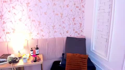 Vaiolet Harris online show from July 2026 11:50:01 AM