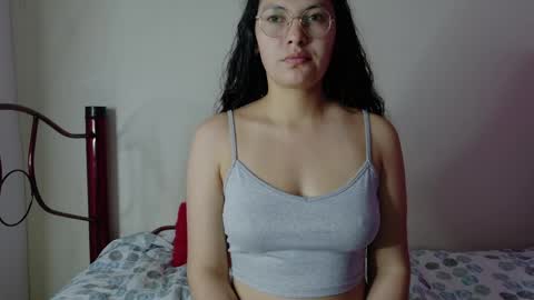 Snapshot of vainilla_cam chatting on May 2026 02:29:01 AM Vainilla online show from May 2026 02:29:01 AM