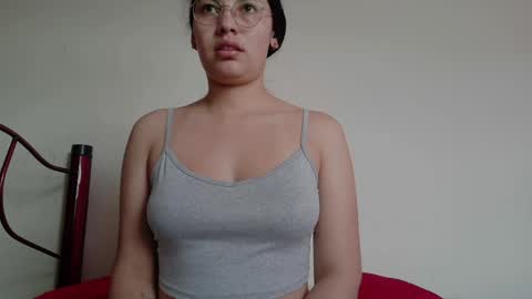 Snapshot of vainilla_cam chatting on May 2026 12:24:02 PM Vainilla online show from May 2026 12:24:02 PM