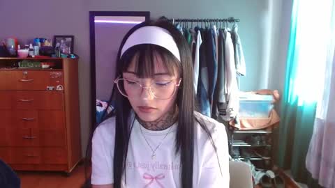 Snapshot of val_azuna chatting on December 2025 06:59:01 PM valentina online show from December 2025 06:59:01 PM