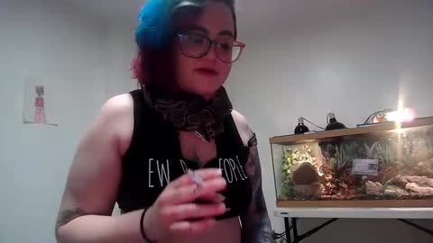 valarieak online show from May 2026 01:02:02 AM