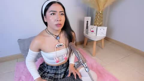 Snapshot of valecute_ chatting on April 2026 08:53:02 PM Vale online show from April 2026 08:53:02 PM