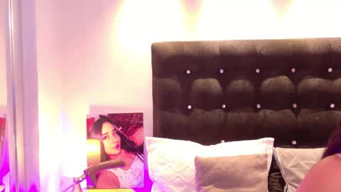 Snapshot of valen_scott_ chatting on April 2026 12:30:01 PM Valen Scott online show from April 2026 12:30:01 PM