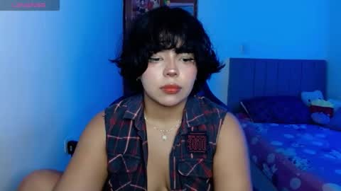 Snapshot of valenbeauty chatting on May 2026 02:17:01 AM valenbeauty online show from May 2026 02:17:01 AM
