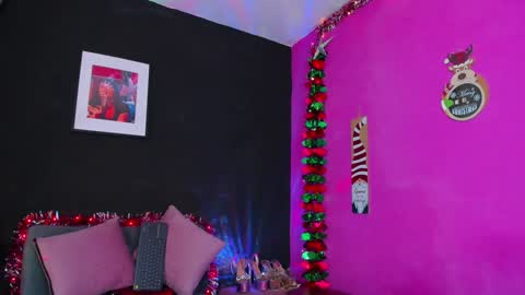 Snapshot of valenmilan chatting on December 2024 01:58:02 AM valentina milan online show from December 2024 01:58:02 AM