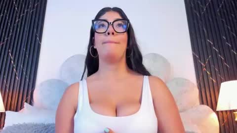 Snapshot of valenrosse_ chatting on July 2026 11:02:02 AM Valen online show from July 2026 11:02:02 AM