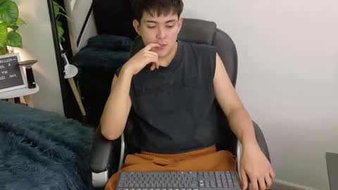 Snapshot of valentin_00 chatting on November 2025 04:01:01 AM Valentin online show from November 2025 04:01:01 AM