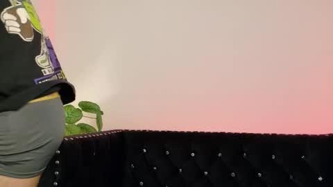 Snapshot of valentin_00 chatting on December 2025 04:18:02 AM Valentin online show from December 2025 04:18:02 AM