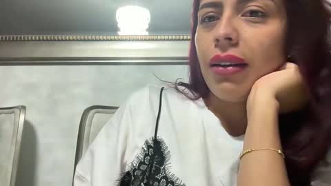 Snapshot of valentina_camposs chatting on April 2026 05:21:02 AM valen online show from April 2026 05:21:02 AM
