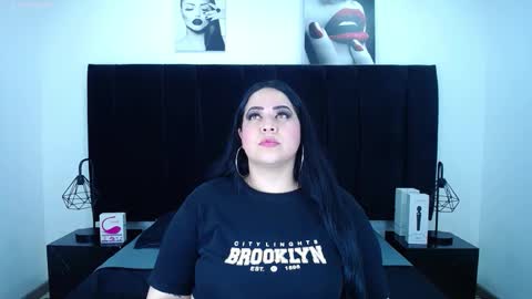 Snapshot of valentina_fox01_ chatting on February 2026 10:15:01 PM Valentina online show from February 2026 10:15:01 PM