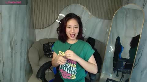 Snapshot of valentina_r_ chatting on December 2025 03:03:02 AM Valentina online show from December 2025 03:03:02 AM