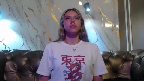 Snapshot of valentina_red18 chatting on September 2025 06:40:01 PM Valentina online show from September 2025 06:40:01 PM