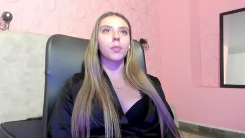 Snapshot of valentina_red18 chatting on May 2026 03:50:02 PM Valentina online show from May 2026 03:50:02 PM