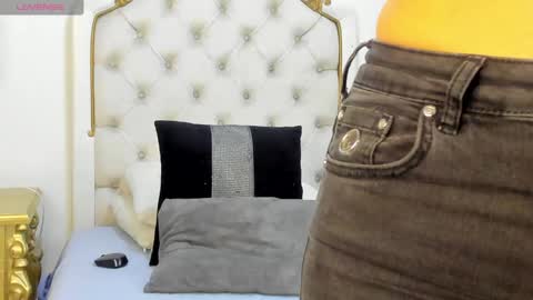 Snapshot of valentina_ross_ chatting on December 2024 12:19:02 PM Valentina online show from December 2024 12:19:02 PM
