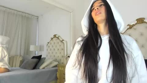 Snapshot of valentina_ross_ chatting on February 2025 12:21:02 PM Valentina online show from February 2025 12:21:02 PM