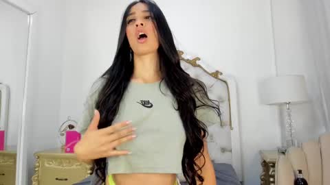 Snapshot of valentina_ross_ chatting on February 2025 12:38:02 PM Valentina online show from February 2025 12:38:02 PM
