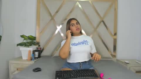 valentinaasm online show from March 2026 01:06:01 PM