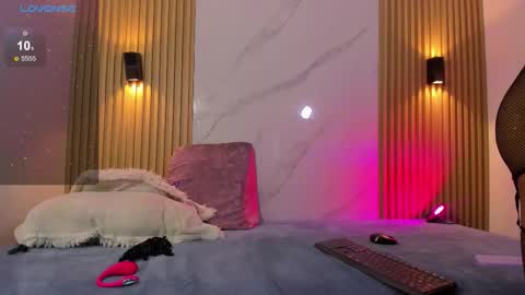 valentinaliux_ online show from March 2026 11:27:02 AM