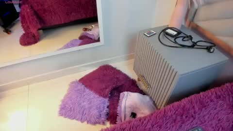 Mia  online show from February 2026 07:04:02 PM