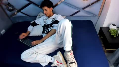 valentino lux online show from November 2025 03:20:02 AM