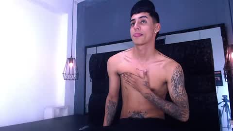 Snapshot of valentino_west chatting on June 2026 04:04:02 AM valentino west online show from June 2026 04:04:02 AM