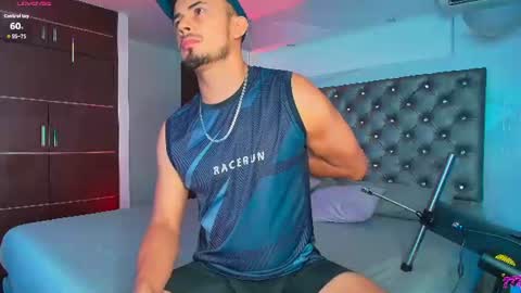 Snapshot of valentinos_ chatting on June 2026 09:19:02 PM Valentinos online show from June 2026 09:19:02 PM