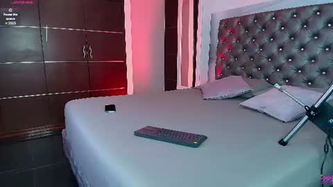Snapshot of valentinos_ chatting on June 2026 08:21:01 PM Valentinos online show from June 2026 08:21:01 PM