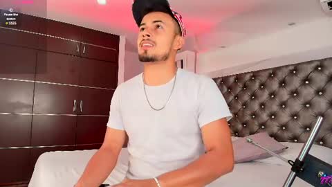Snapshot of valentinos_ chatting on July 2026 09:19:02 PM Valentinos online show from July 2026 09:19:02 PM
