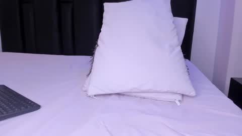 valeri_tafur online show from February 2025 01:47:02 PM