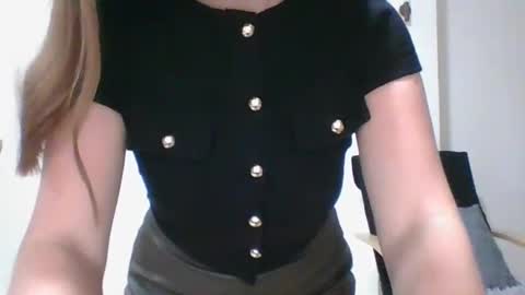 valeriafrannco online show from November 2025 05:30:02 AM