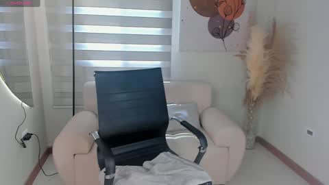 Snapshot of valerieaustin chatting on January 2025 05:05:01 PM call me Val online show from January 2025 05:05:01 PM