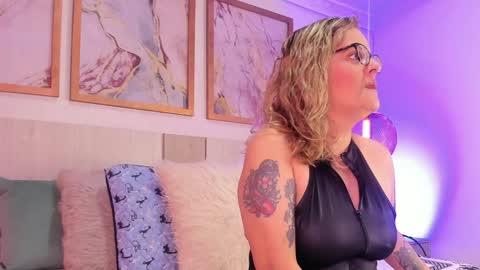 Snapshot of valeriefoxx chatting on January 2025 12:18:01 PM Valeria online show from January 2025 12:18:01 PM