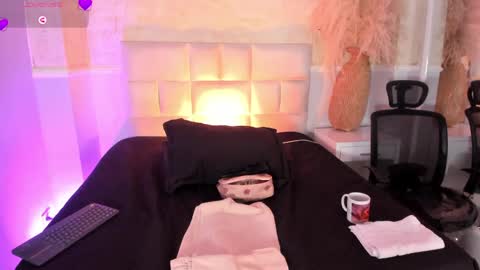 valeriekhaleesi online show from April 2026 09:37:02 PM