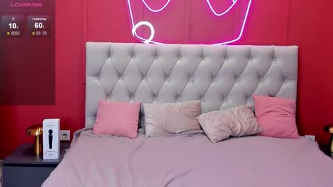 Snapshot of valeriekingg chatting on November 2025 01:48:02 AM Hot Valerie online show from November 2025 01:48:02 AM