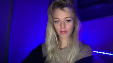 Valerie  online show from November 2025 09:56:02 AM