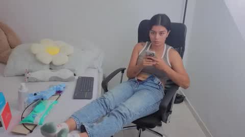 Juli C online show from November 2025 12:55:02 AM