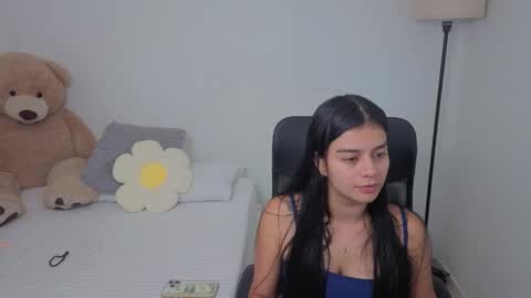 Juli C online show from November 2025 11:47:01 PM