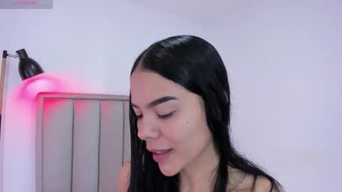 Cris  online show from December 2025 11:59:01 AM