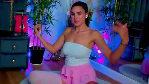 Snapshot of valery_evann chatting on July 2026 07:20:02 PM Valery online show from July 2026 07:20:02 PM