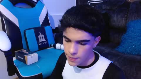 Snapshot of valery_hil chatting on January 2025 07:34:01 PM Thomy online show from January 2025 07:34:01 PM