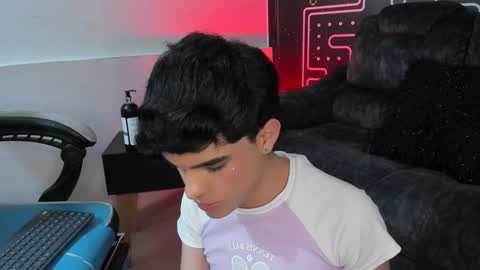 Snapshot of valery_hil chatting on January 2025 12:15:01 AM Thomy online show from January 2025 12:15:01 AM