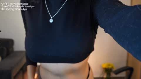 Snapshot of valeryrhouse_ chatting on December 2024 01:32:02 AM All my links here online show from December 2024 01:32:02 AM